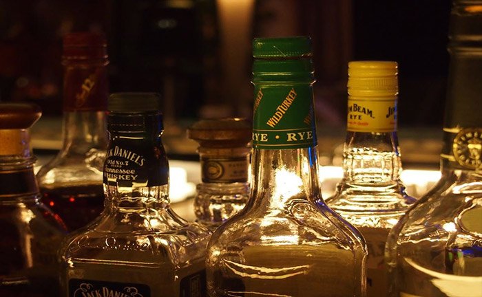 お酒の仕入れはどのルートが良い？酒類専門の卸から仕入れるメリットを解説