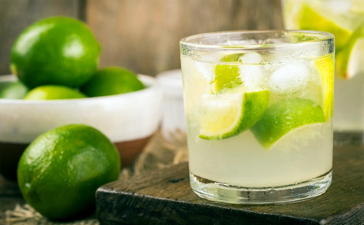 ブラジルの定番カクテル「カイピリーニャ」とは？おすすめのカシャッサ銘柄も紹介