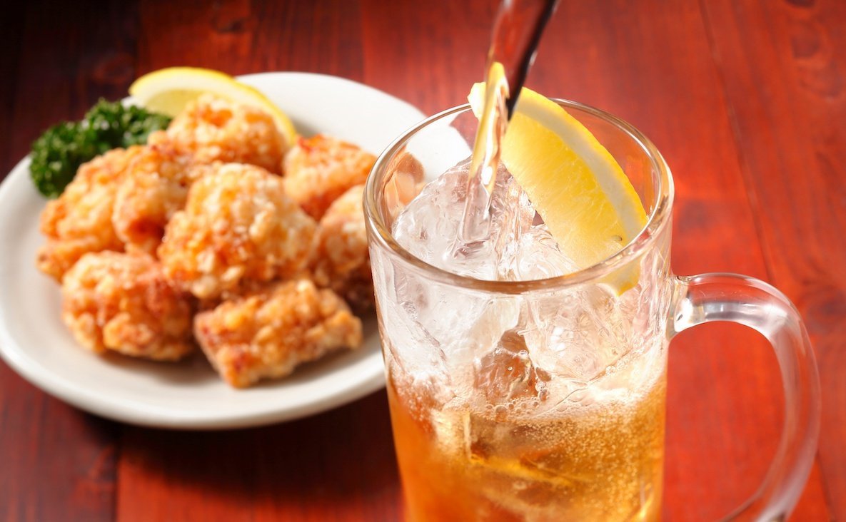 ソーダ割りや炭酸割りを提供するメリットとは?割材としての選び方もご紹介