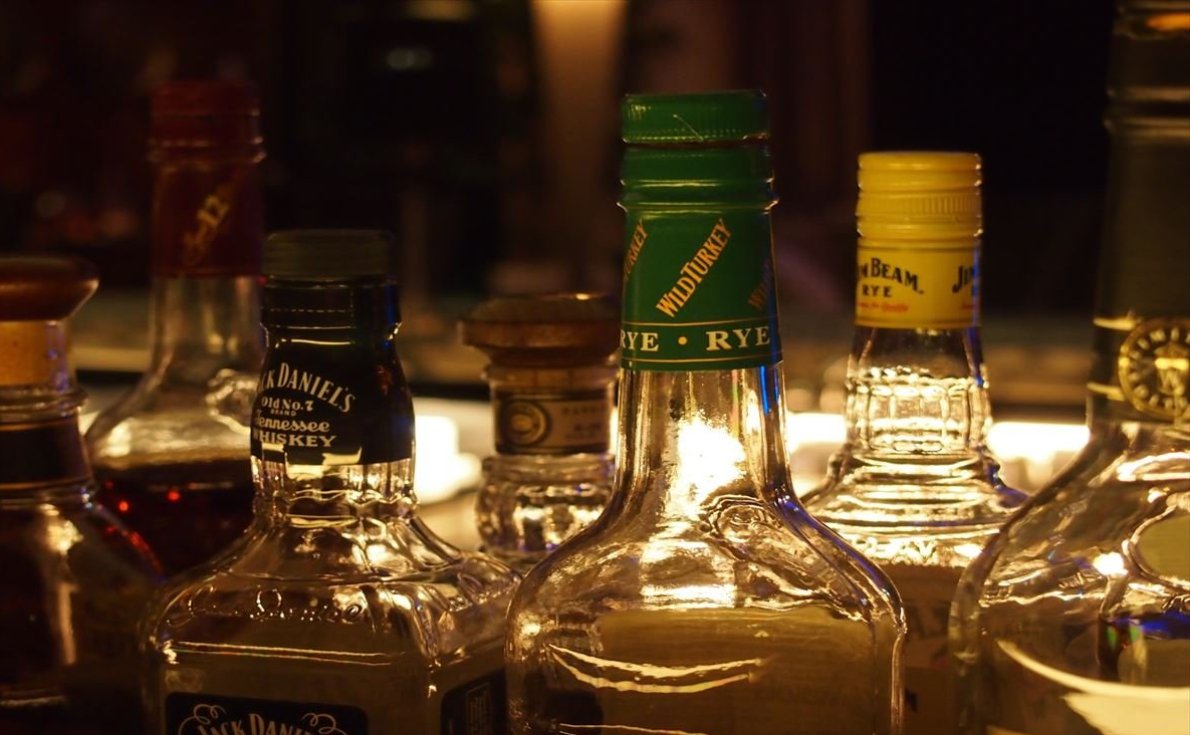 お酒の仕入れはどのルートが良い？酒類専門の卸から仕入れるメリットを解説