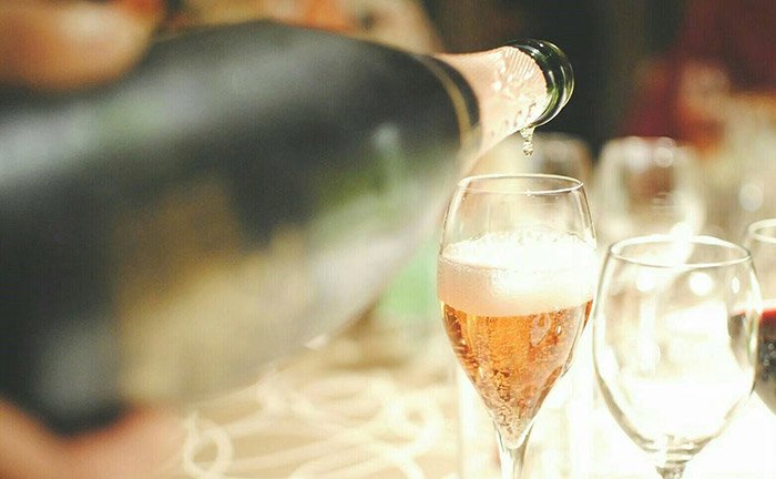 歓送迎会シーズンに高い需要！ 個性豊かなシャンパン・スパークリングワインで売上アップ！！ お酒の知識